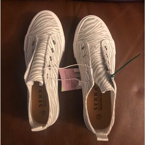 Serra Ladies Canvas Sneakers...SIZE 7 Animal print gray run large